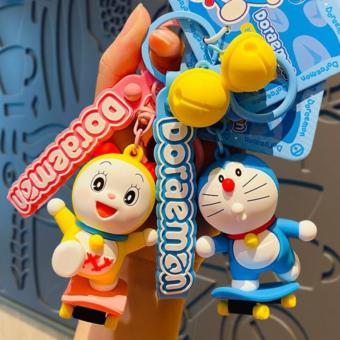 Coffeejoy Creative ของแท ้ Doraemon ลากสเก ็ ตบอร ์ ดพวงกุญแจตุ ๊ กตาการ ์ ตูนกระเป ๋ าจี ้ ของขวัญพวงกุญแจพร ้ อมสต ็ อก