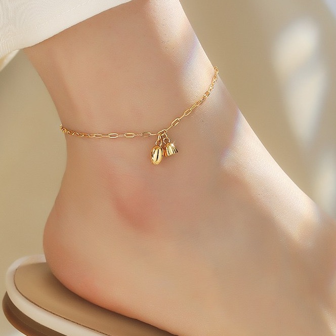 [LAVANDE] กําไลข้อเท้าดอกไม้ระดับพรีเมียม สร้อยข้อเท้ากันน้ําสีทอง 18K วัสดุเหล็กไทเทเนียมไม่ซีดจาง เครื่องประดับเรียบง่ายหรูหรา H1D1