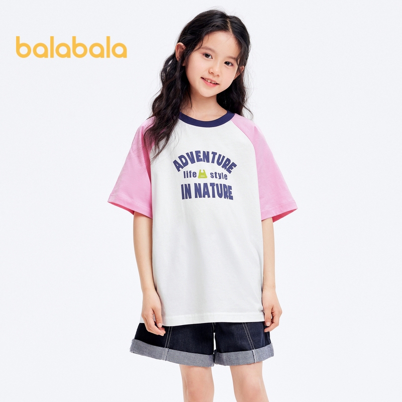 Balabala เสื้อผ้าเด็กเสื้อยืดเด็กชายแขนสั้น 2024 ฤดูร้อนใหม่ผ้าฝ้ายเด็กผู้หญิงเด็กใหญ่คมชัดด้านบน