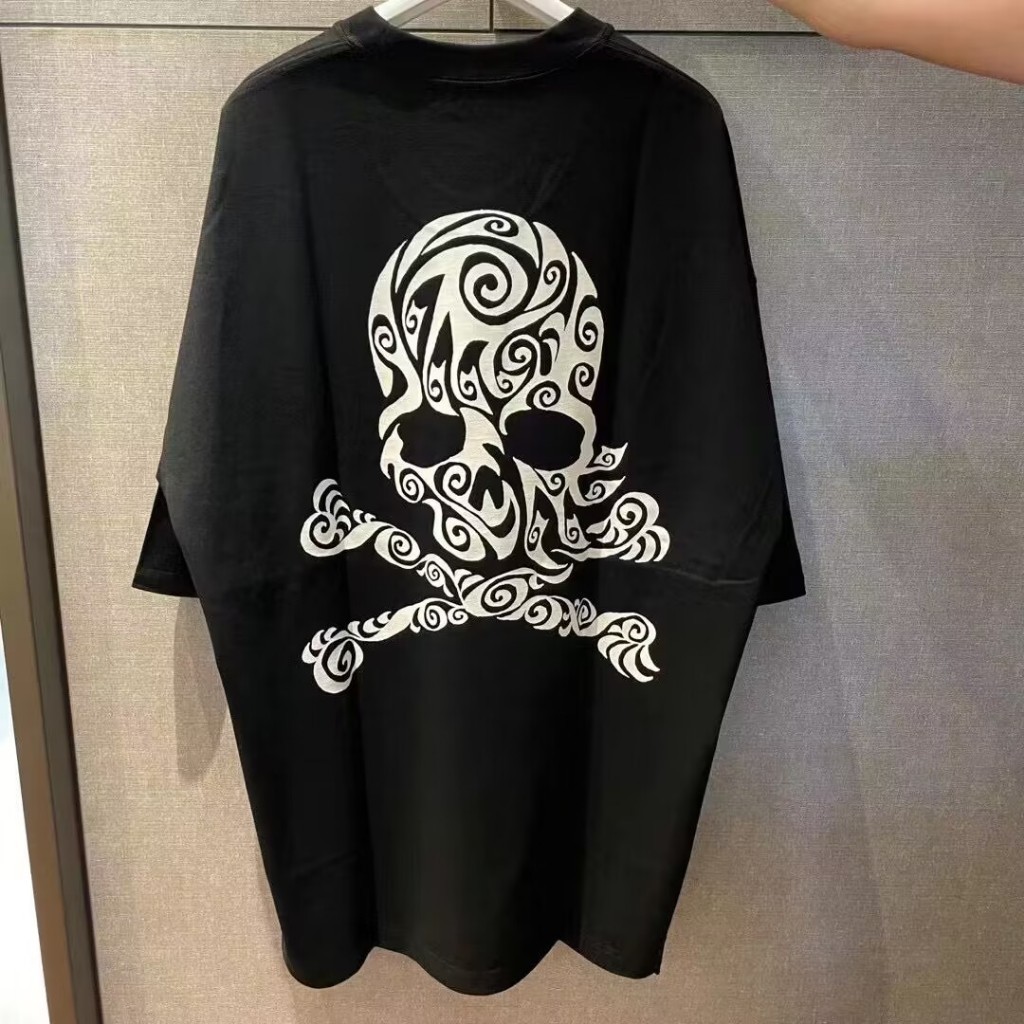 Mastermind Japan เสื ้ อยืดแขนสั ้ นผู ้ ชาย Skull Print