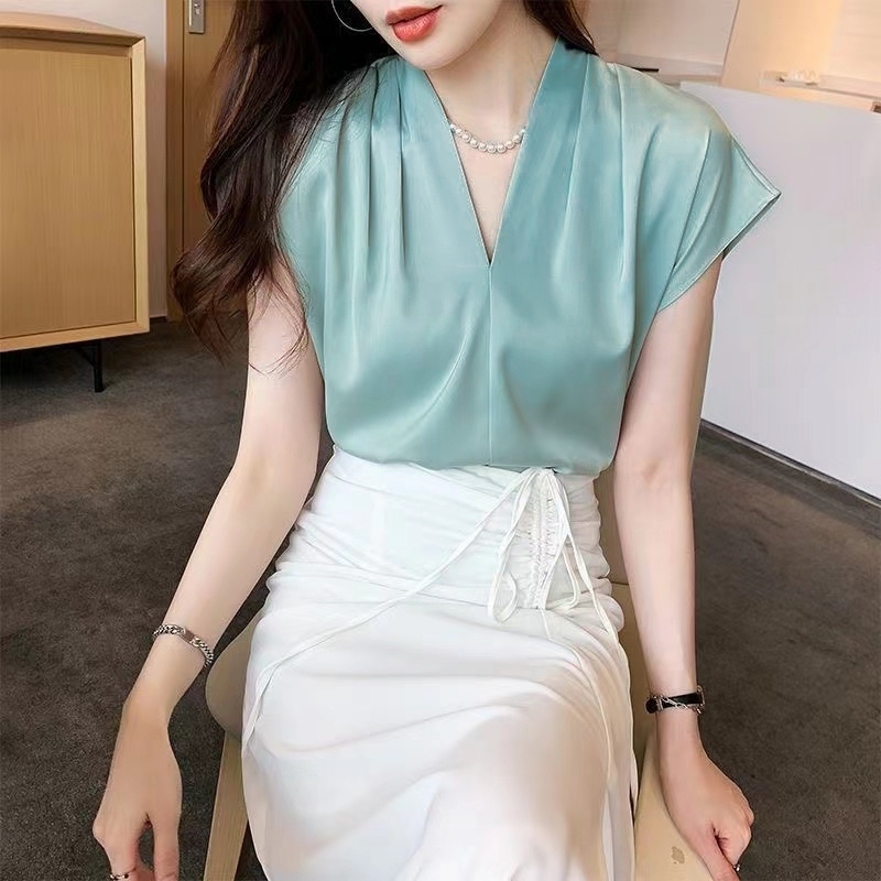 เสื ้ อเบลาส ์ คอวีแขนกุดผู ้ หญิงลําลองฤดูร ้ อน