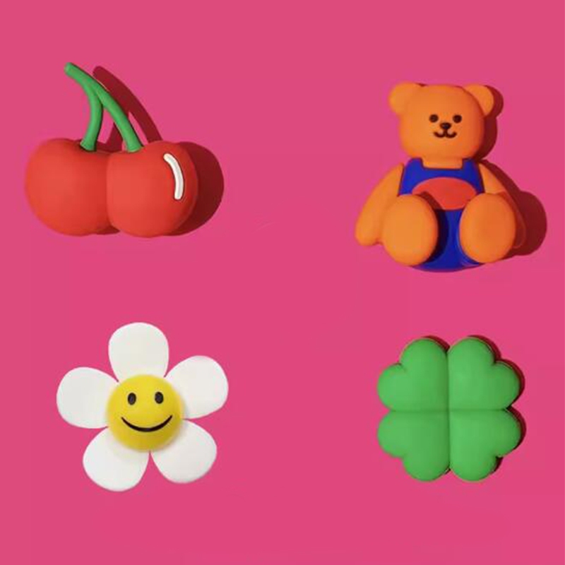 Crocs สไตล์ใหม่ crocs รองเท้าดอกไม้อุปกรณ์เสริมหัวเข็มขัดรองเท้า crocs Zhibixing อุปกรณ์เสริมตกแต่งสามมิติดอกทานตะวัน Four-Leaf Clover Cherry Big Bear Bee ดอกไม้หยิบสาม