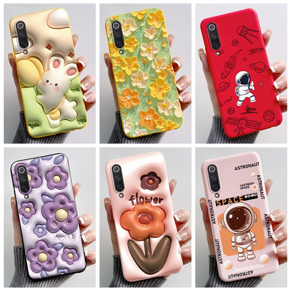 Xiaomi mi 9 Lite 9 9 se mi A3 สีลูกกวาดนุ ่ ม TPU แฟชั ่ นดอกไม ้ นักบินอวกาศทาสีปลอกเคสโทรศัพท ์ ฝาครอบป ้ องกัน