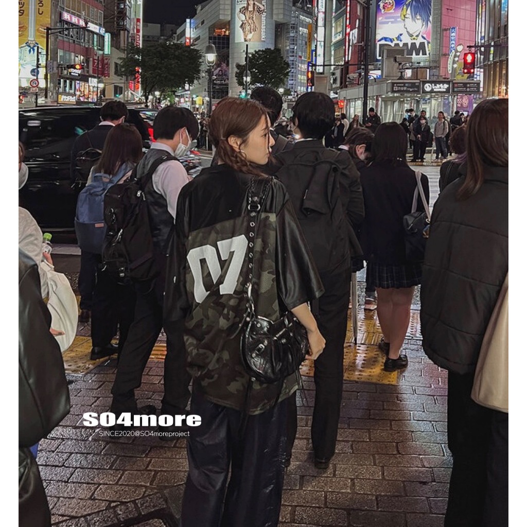 (จัดส่งทันที)เสื้อยืดคอวีกว้างสไตล์กีฬาชายและหญิง - หมายเลข 07 เสื้อฟุตบอล ไม่จํากัดเพศ หลวมเสื้อยืดผ้าคุณภาพสูง - รูปที่ 2