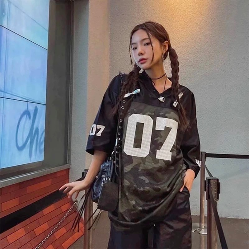 (จัดส่งทันที)เสื้อยืดคอวีกว้างสไตล์กีฬาชายและหญิง - หมายเลข 07 เสื้อฟุตบอล ไม่จํากัดเพศ หลวมเสื้อยืดผ้าคุณภาพสูง - รูปที่ 3