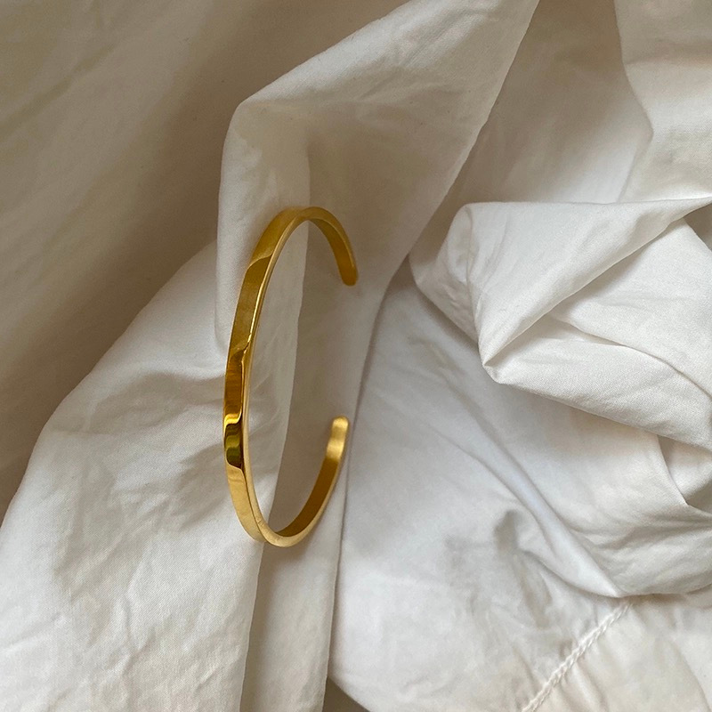 สร้อยข้อมือเหล็กไทเทเนียมแบบเรียบง่ายร้อยคู่เปิดสร้อยข้อมือแฟชั่นสไตล์วินเทจอารมณ์