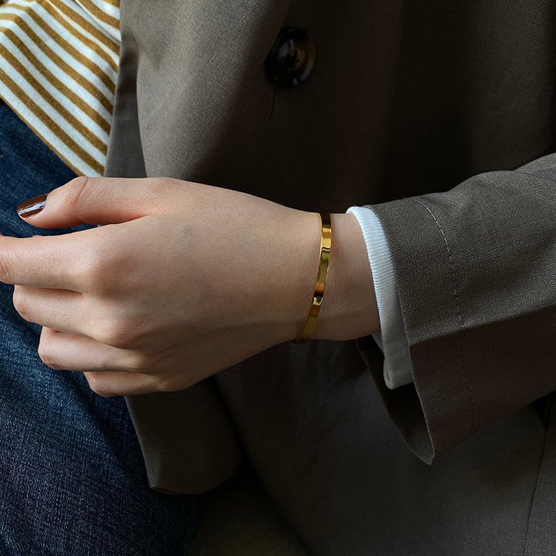 สร้อยข้อมือเหล็กไทเทเนียมแบบเรียบง่ายร้อยคู่เปิดสร้อยข้อมือแฟชั่นสไตล์วินเทจอารมณ์ - รูปที่ 5