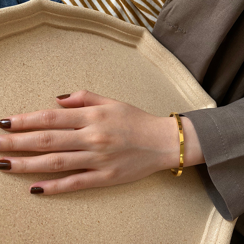 สร้อยข้อมือเหล็กไทเทเนียมแบบเรียบง่ายร้อยคู่เปิดสร้อยข้อมือแฟชั่นสไตล์วินเทจอารมณ์ - รูปที่ 7