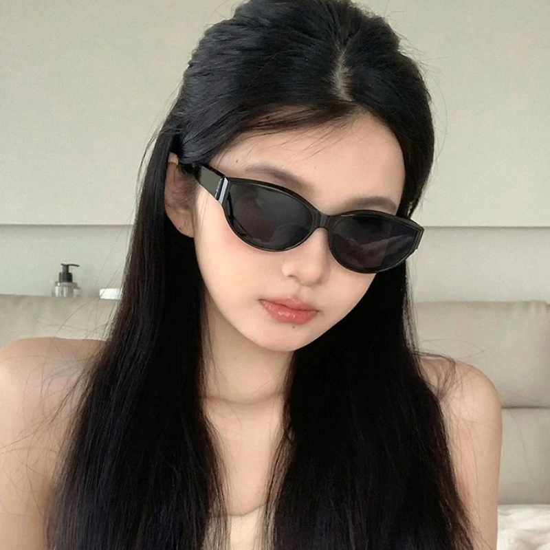 สุภาพสตรี Retro Cat Eye แว ่ นกันแดดแฟชั ่ นเกาหลีพรีเมี ่ ยมสีดําป ้ องกันรังสีอัลตราไวโอเลต