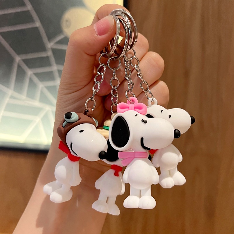 Charlie Brown Snoopy พวงกุญแจการ์ตูน Action Figure ของเล่นพวงกุญแจกระเป๋าเป้สะพายหลังจี้อุปกรณ์เสริมในรถยนต์