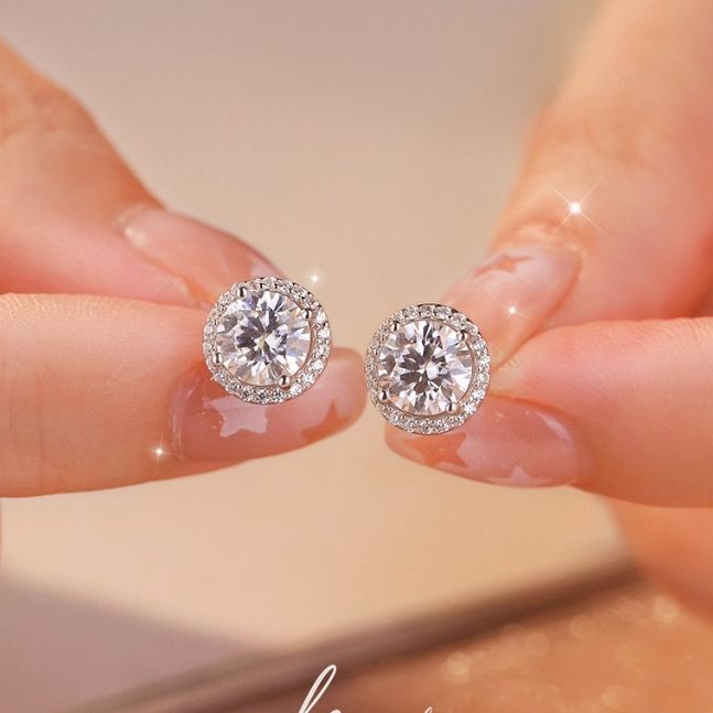จริง Moissanite 0.5ct 1ct Halo ต่างหูตัดกลมใน S925 เงินสเตอร์ลิงพร้อมการรับรอง GRA สามารถผ่านการทดสอบสําหรับหมั้นงานแต่งงานข้อเสนอพิธี