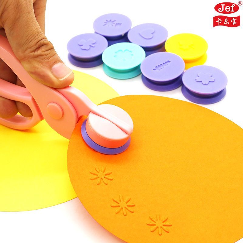 ใหม่แฟนซี DIY เครื่องมือกระดาษ ลายนูน Craft Embosser สำหรับกระดาษ Scrapbooking โรงเรียน ของขวัญเด็ก Baby Gift สี สุ่มส่ง