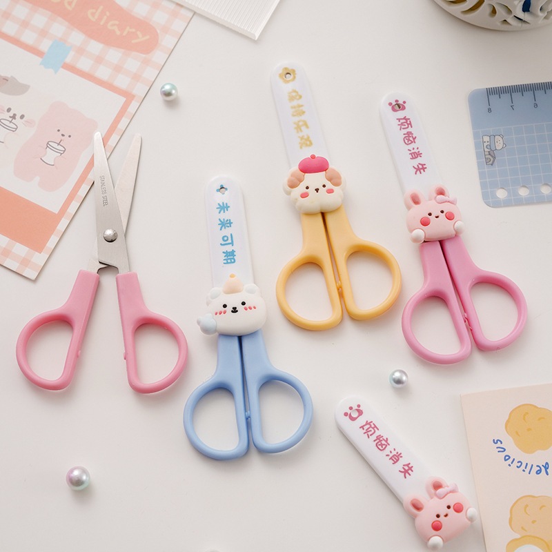 กรรไกรการ์ตูนน่ารักพร้อมฝาครอบป้องกัน ทําเอง ทําด้วยมือความปลอดภัยกรรไกรตัดสําหรับกระดาษสมุดเครื่องมือ น่ารัก อุปกรณ์สํานักงาน