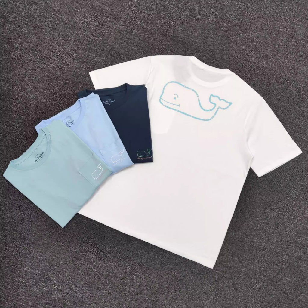 Vineyard Vines เสื้อยืดแขนสั้นพิมพ์ลายจังหวะเรียบง่ายสีขาว