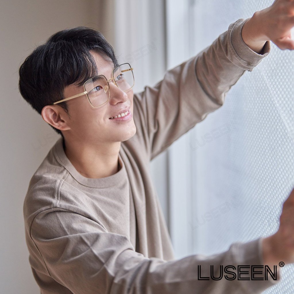 LUSEEN แว่น แว่นตาโฟโตโครมิก กันUV99% แว่นกรองแสง แฟชั่นเกาหลี ป้องกันแสงสีฟ้า แว่นตาแฟชั่น AG2252