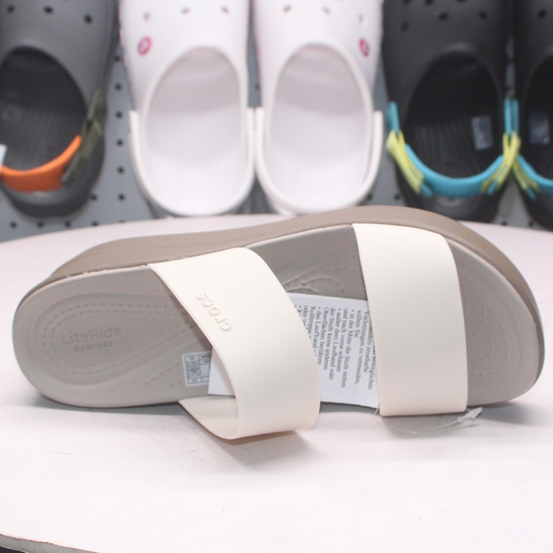 Crocs รองเท้าแตะ Brooklyn สําหรับผู้หญิง  206219