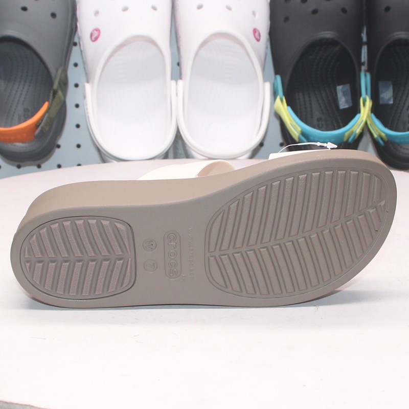 Crocs รองเท้าแตะ Brooklyn สําหรับผู้หญิง  206219