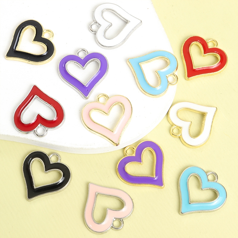 10ชิ้นแฟชั่นหลายสีรูปหัวใจกลวงออกแบบเคลือบเสน่ห์ทําเองต่างหูสร้อยคอห่วงโซ่โทรศัพท์พีชหัวใจลดลงน้ํามันโลหะผสมจี้ที่เรียบง่ายอเนกประสงค์อุปกรณ์เครื่อ