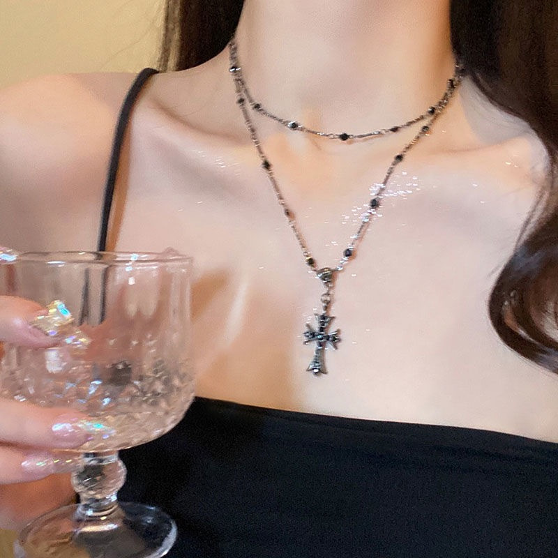 Dark Cross สร้อยคอผู้หญิงยาวคู่ Layered อุปกรณ์เสริมสร้อยคอ High-End หรูหรา Clavicle Chain สร้อยคอ