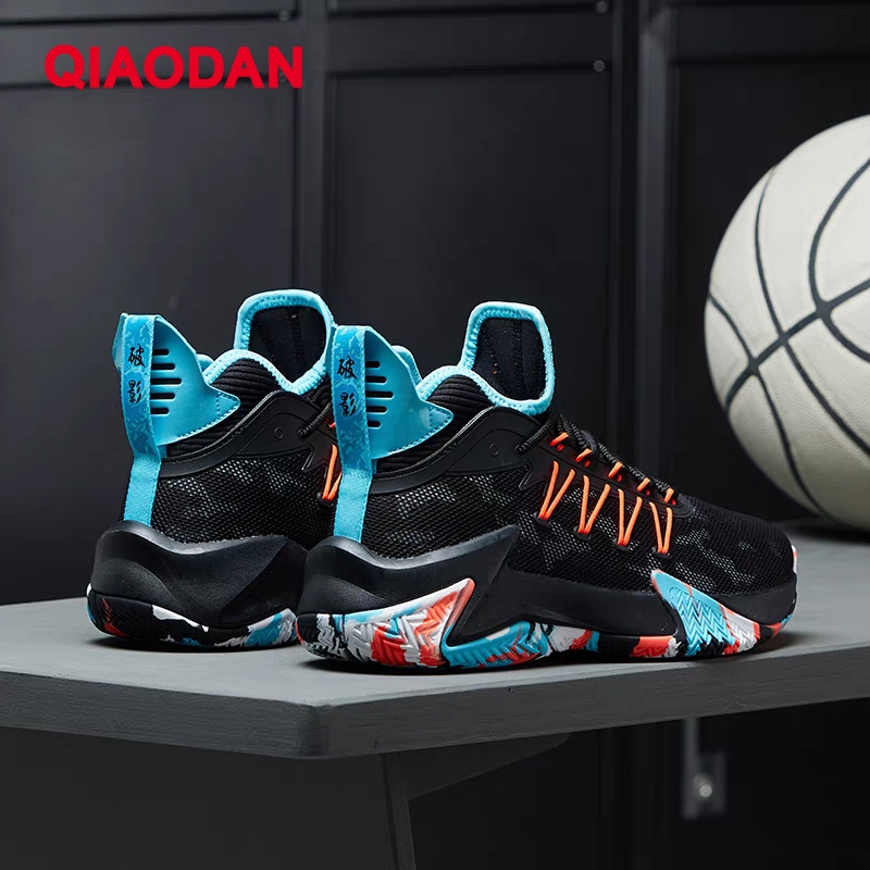 Qiaodan PY 1 รองเท้าบาสเก็ตบอลสําหรับผู้ชาย Spike Breathable สวมใส่น้ําหนักเบา XM25200105 — صورة 5