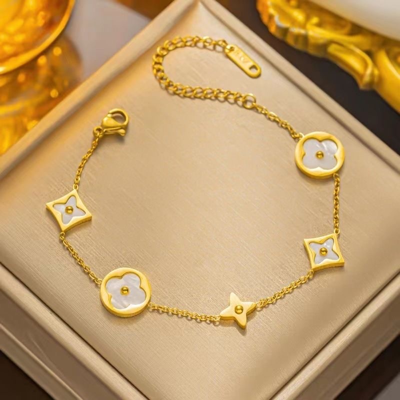 [ลาวานเด] สร้อยข้อมือไทเทเนียมเกรดสูง 18เค แสงทองหรูหราสร้อยข้อมือสาวเครื่องประดับคู่ของขวัญยุโรปอเมริกันออกแบบสร้อยข้อมือกันน้ํา ล1ชม.23