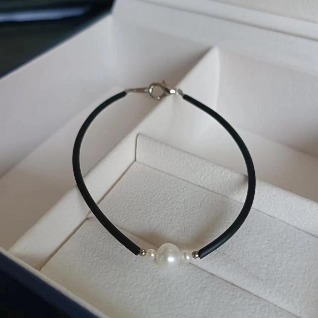 【 Sales 】 สร ้ อยข ้ อมือมุกน ้ ําจืดธรรมชาติหนังสีดํา