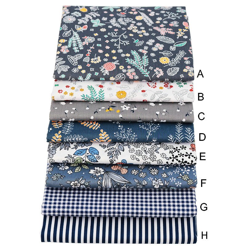 ผ้าทวิลล์ 100% ทำจากผ้าฝ้ายแท้ ลายดอกไม้สีเทาและลายทางสีน้ำเงินเข้มแบบตาราง