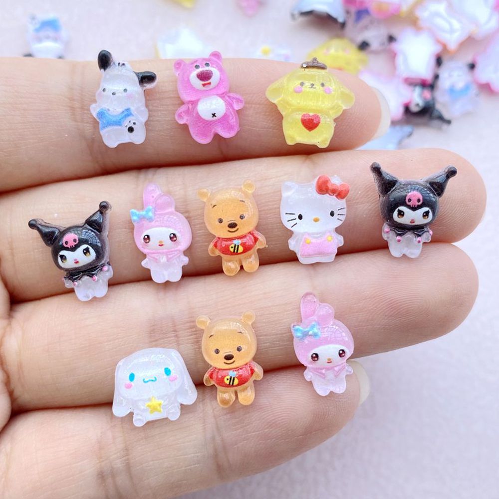 Sanrio กระเป๋าเนื้อสไตล์ใหม่อุปกรณ์ตกแต่งเล็บเงาพุดดิ้งสุนัขเรซิ่นลายการ์ตูน Kuromi Melody 3D DIY 30 ชิ้น