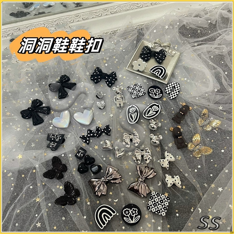 Jibbitz crocs Black Butterfly Series หมีใส/Silver Love DIY รองเท้าตกแต่งรูหัวเข็มขัดอุปกรณ์เสริม