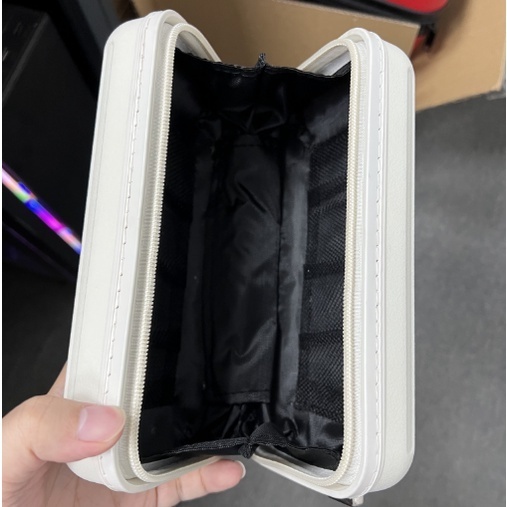 Travelcul ทนทาน Off-White Mini กระเป๋าเดินทางกันน้ํา Crossbody กระเป๋าป้องกัน Hard Shell Organizer กระเป๋าเครื่องสําอางที่ทนทาน