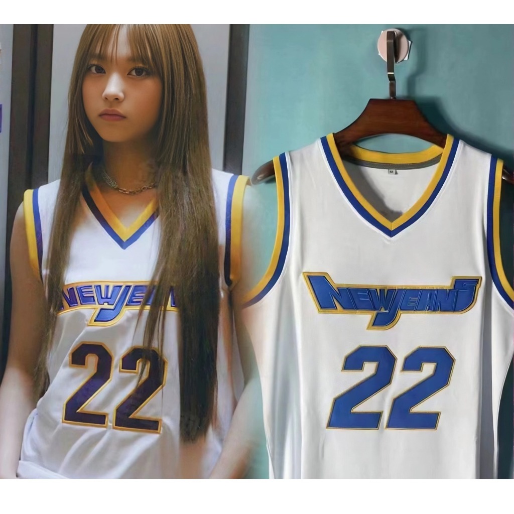New JEANS Tanktop No.22 เสื้อยืดบาสเก็ตบอล Oversize Unisex แขนกุดทรงหลวม เสื้อกั๊กแฟชั่นสําหรับผู้ชายและผู้หญิง