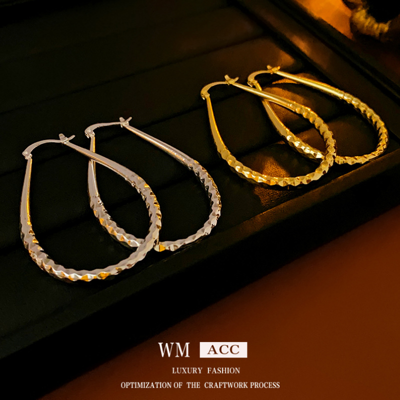 แฟชั ่ น Wave Texture Drop-Shaped ต ่ างหูโลหะ Simple High-End เครื ่ องประดับ