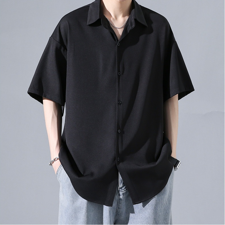 Femca ใหม่ เสื้อเชิ้ตแขนสั้นผู้ชาย เสื้อเชิ้ตเกาหลี แขนสั้น สีพื้น ผ้านิ่มนุ่ม เบา เสื้อเชิ้ตผู้ชาย ไซส์ใหญ่ ใส่สบาย ไม่ต้องรีด ระบายความร้อนได้ยอดเยี่ยม