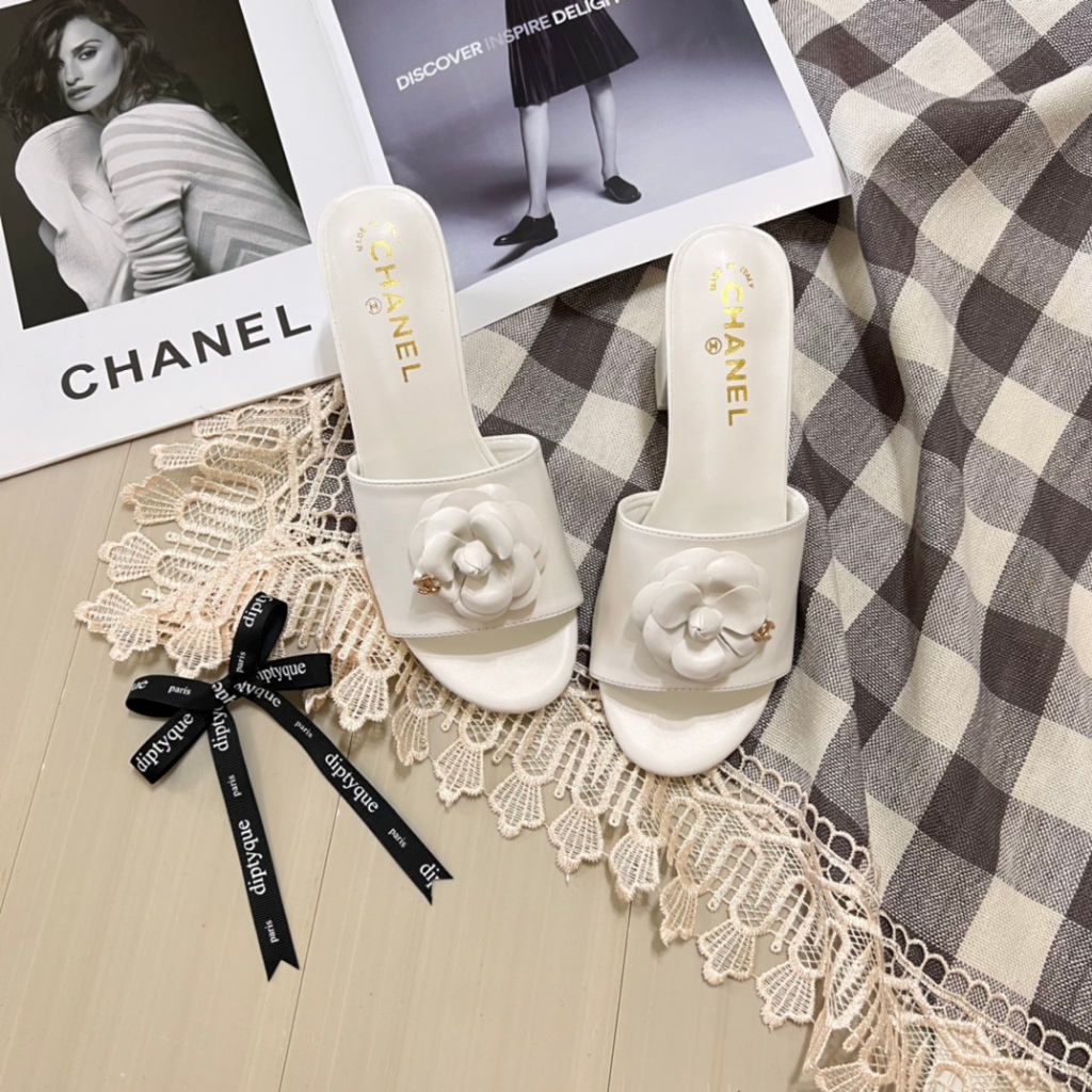 Chanel 2024 แฟชั ่ นต ้ นฤดูใบไม ้ ผลิทุกการแข ่ งขันเรียบง ่ ายสบายสไตล ์ ใหม ่ รองเท ้ าแตะส ้ นหนา Camellia