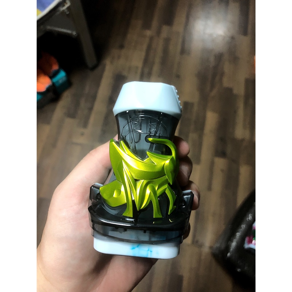 🔥พร้อมส่ง🔥 Bandai DX Kamen Rider Revice Levis 01 Zero One Locust Seal - รูปที่ 2