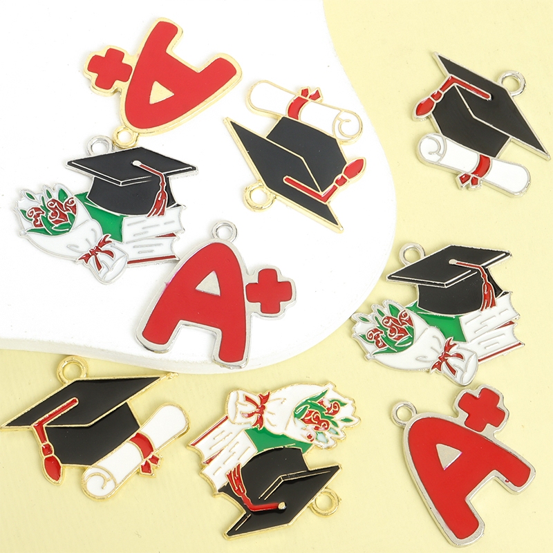 10pcs Graduation Season Bachelor ‘s Hat Book Bouquet A + เคลือบ Charms DIY Graduation สร ้ อยคอต ่ างหูพวงกุญแจน ้ ํามันหยดจี ้ โลหะผสม – Perfect Celebrate Graduation ของขวัญของที ่ ระลึก
