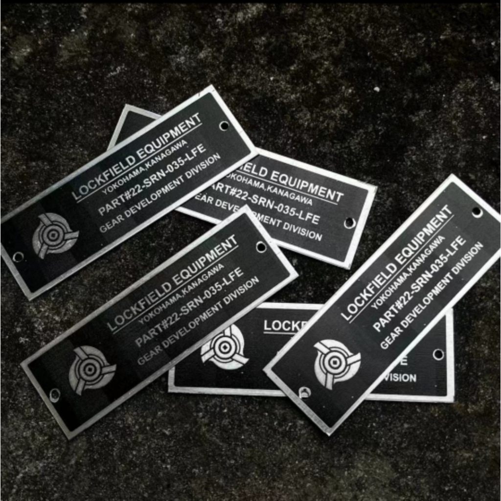 Nbhd LOCKFIELD เกียร์ตั้งแคมป์กลางแจ้ง สติ๊กเกอร์โลหะ ป้ายอลูมิเนียมรถยนต์ ป้ายชื่อ