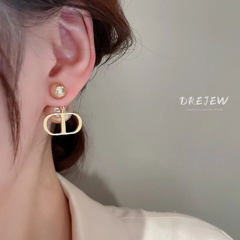 DREJEW เดรช 925 เงินเข็มตัวอักษรหมูจมูกต่างหูมุกแฟชั่นแสงหรูหราระดับไฮเอนด์ต่างหูสองด้านต่างหูอารมณ์สําหรับผู้หญิง