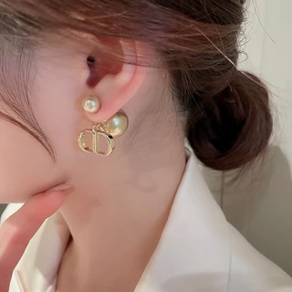 DREJEW เดรช 925 เงินเข็มตัวอักษรหมูจมูกต่างหูมุกแฟชั่นแสงหรูหราระดับไฮเอนด์ต่างหูสองด้านต่างหูอารมณ์สําหรับผู้หญิง