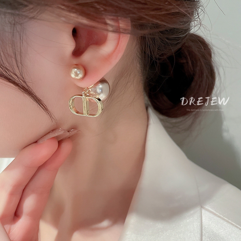 DREJEW เดรช 925 เงินเข็มตัวอักษรหมูจมูกต่างหูมุกแฟชั่นแสงหรูหราระดับไฮเอนด์ต่างหูสองด้านต่างหูอารมณ์สําหรับผู้หญิง รูปที่ 7