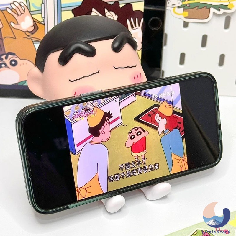 Crayon Shin-Chan อะนิเมะขี ้ เกียจผู ้ ถือโทรศัพท ์ มือถือผู ้ ถือเดสก ์ ท ็ อปเครื ่ องประดับอินเทรนด ์ Phone Holder【LittleStar6】