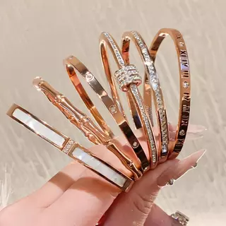 สร้อยข้อมือเหล็กไทเทเนียมสีโรสโกลด์ใหม่, สร้อยข้อมือความรู้สึกระดับไฮเอนด์ของผู้หญิง, หรูหราเบา, สร้อยข้อมือหินเพทายขนาดเล็กและไม่ซ้ําใคร, สร้อยข้อมือแหวนธรรมดา, หั