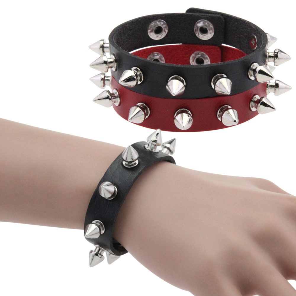 Punk แถว Spikes Rivet Stud กว้างสร้อยข้อมือหนัง 90s Gothic Rock Unisex กําไลข้อมือสร้อยข้อมือผู้หญิงผู้ชายเครื่องประดับ