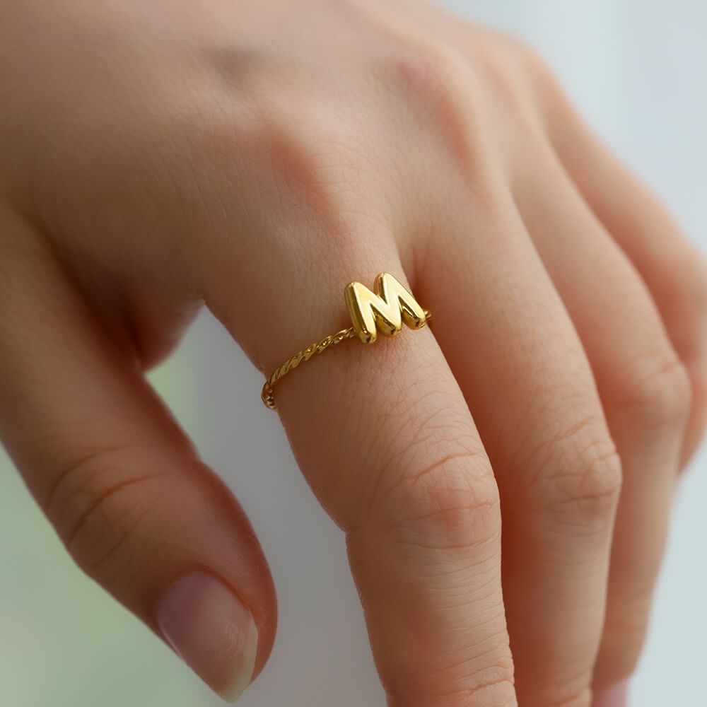 Kaijiang บอลลูนน่ารักตัวอักษรเริ่มต้นเปิดแหวนผู้หญิงผู้ชายเล็กๆ 18K Gold-plated สแตนเลส Twisted Finger แหวนส่วนบุคคลชื่อปรับแหวนแฟชั่นเครื่องประดับอุปกรณ์เสริม