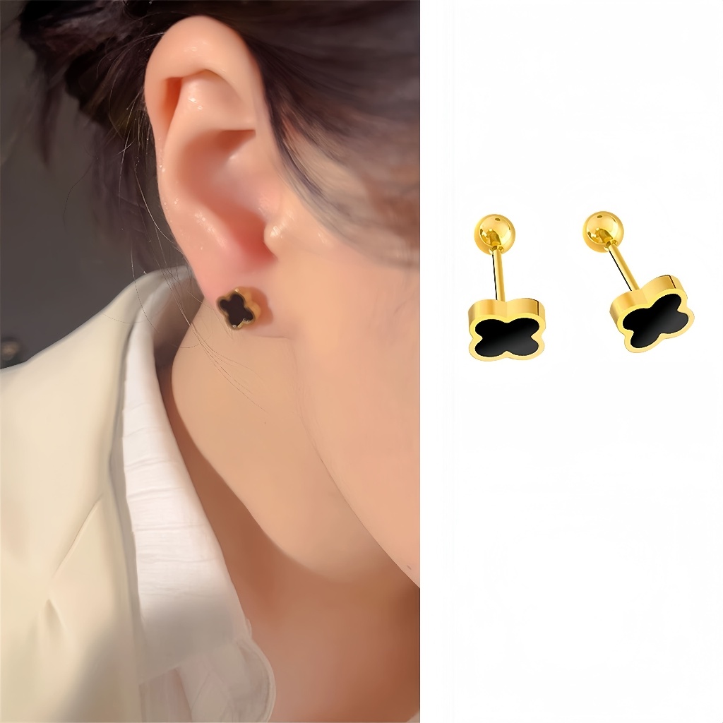24k Mini Four-Leaf Clover ต ่ างหูเหล ็ กไทเทเนียม Anti-Drop สกรูประเภทหูเจาะแฟชั ่ น All-Match Light Lux