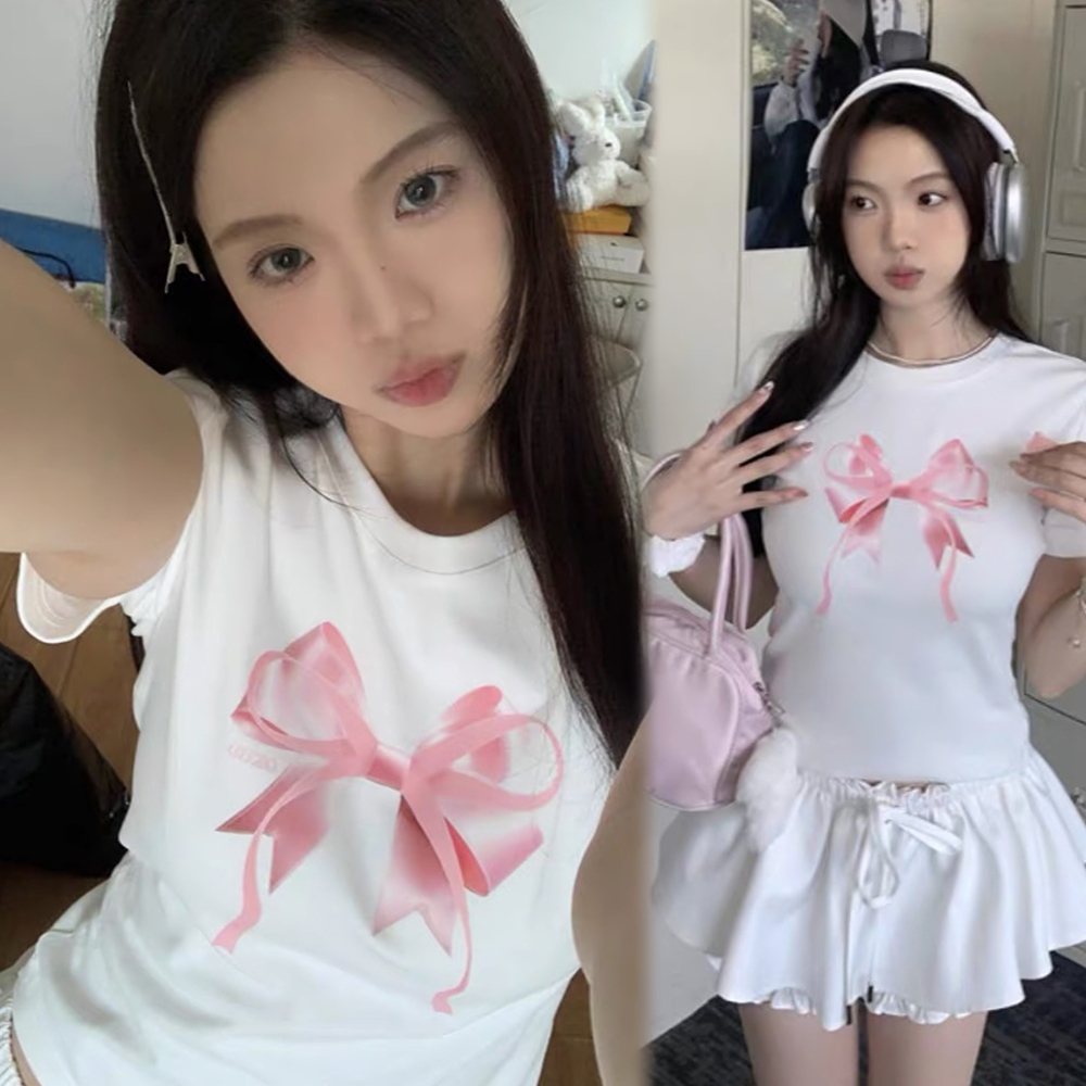 Bella shop🌼เสื้อยืดสีขาวดีไซน์โบว์หวาน Y2K ทรงเข้ารูปและสไตล์เรียบง่าย