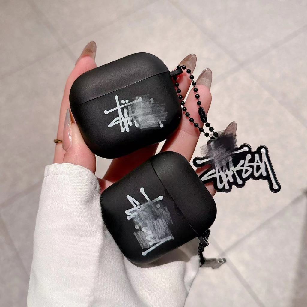 Creative S tussy AirPods 4 กรณีสีดํา TPU หูฟังสําหรับ 3rd Gen กรณี AirPodsPro2 กรณี AirPods 2 Gen สําหรับ 1 2 3 Pro Pro2
