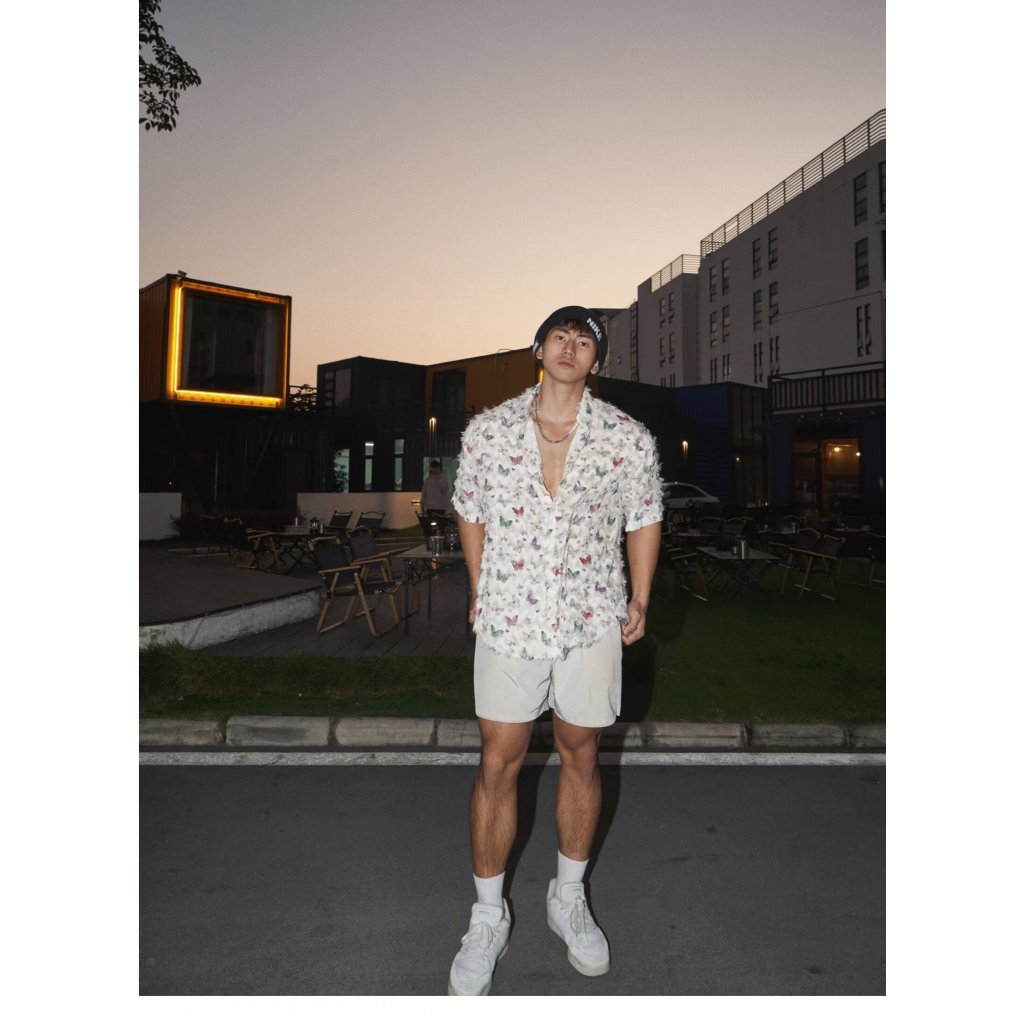 เสื้อเชิ้ตแขนยาว พิมพ์ลายผีเสื้อ ประดับพู่ สามมิติ สไตล์อเมริกัน เหมาะกับฤดูใบไม้ผลิ สําหรับผู้ชาย