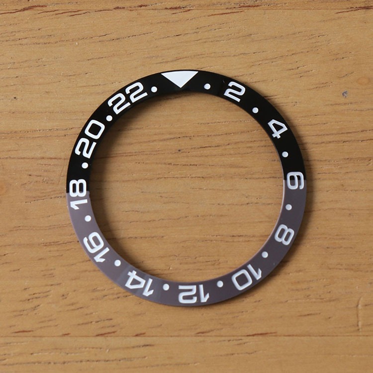 38 มม.สีดําสีเทา GMT นาฬิกา Bezel ใส ่ เซรามิคขนาดแหวนนาฬิกาอุปกรณ ์ เสริมเส ้ นผ ่ านศูนย ์ กลางภายใน 30.5 มม