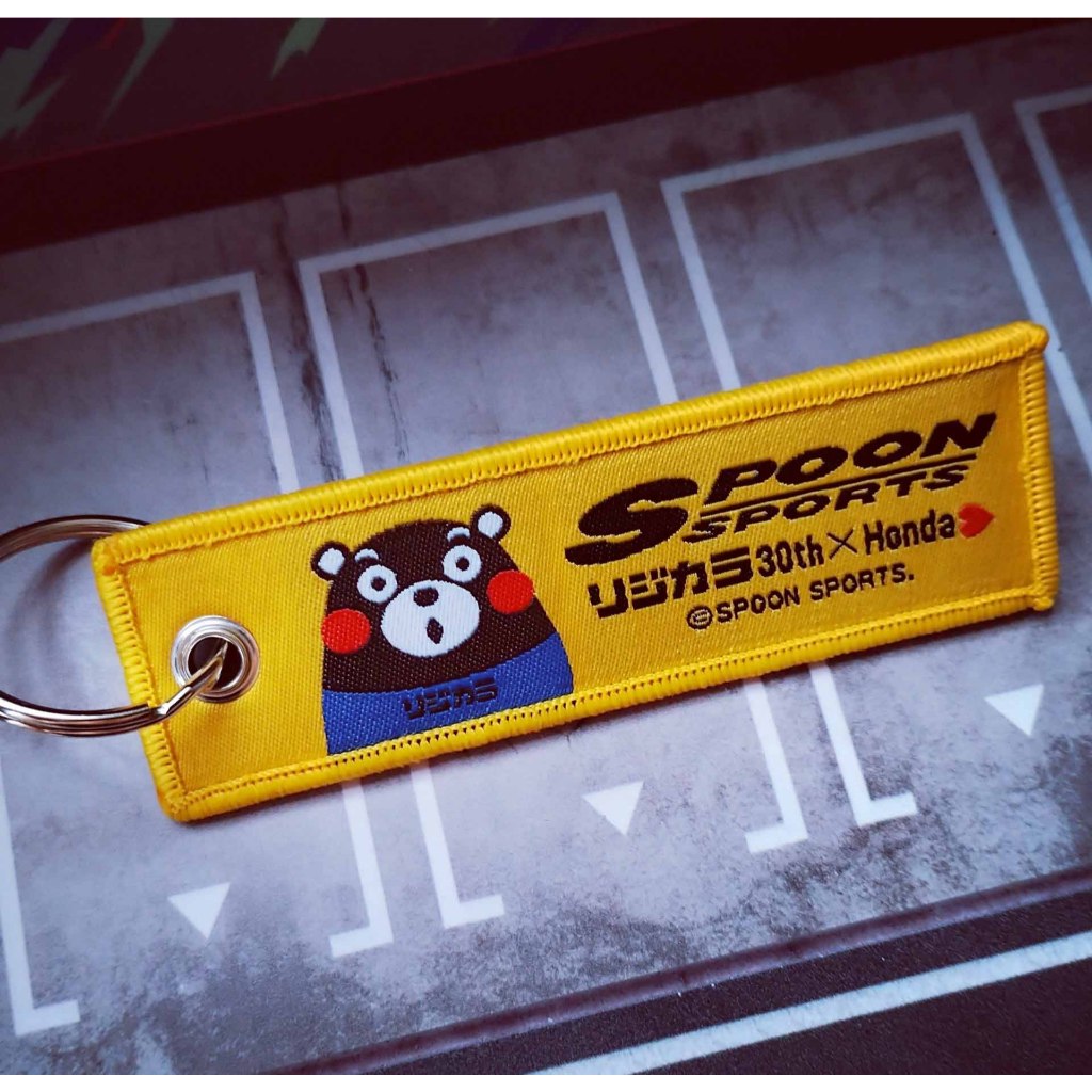 1pc Kumamon Bear SPOON ป้ายกีฬาพวงกุญแจเย็บปักถักร้อยรถจักรยานยนต์ JDM Racing Car Keyring ราคา ถูกที่สุด ดีลบีเคเค รูปภาพหลัก